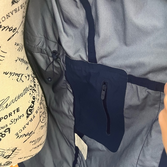 Lululemon rain shell 🍋 - Picture 8 of 8